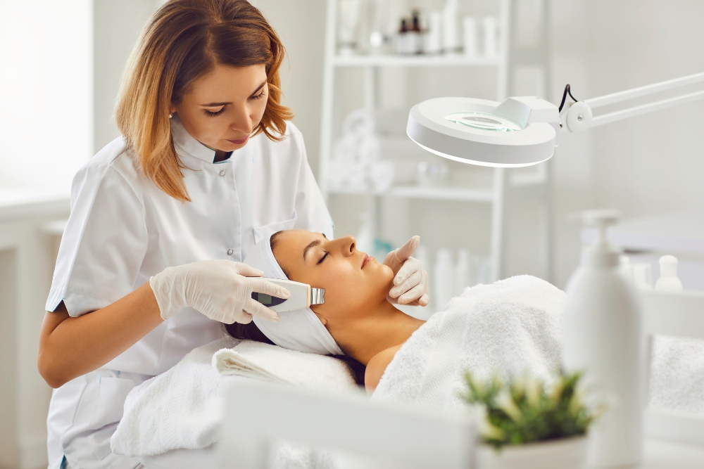 Beautician giving massage treatment to customer 